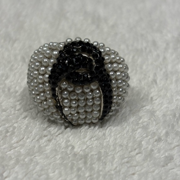 Vintage Statement Pearl & Black Rhinestone Ring - Size 7 - Picture 11 of 17